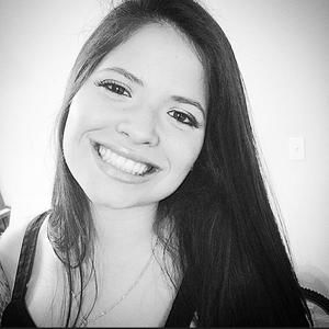 Meet your Posher, Larissa